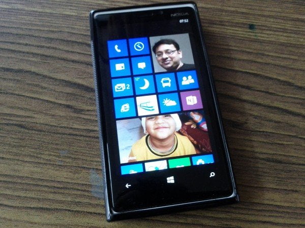 Lumia 920 in Amzer Hybrid gel Case